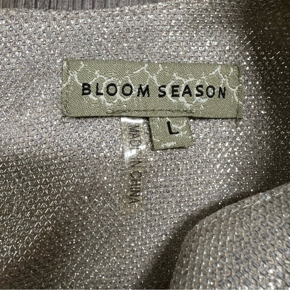 NWT Bloom Season Sparkly Long Puff Sleeve Button Back Christmas Top Holiday L - Picture 7 of 12